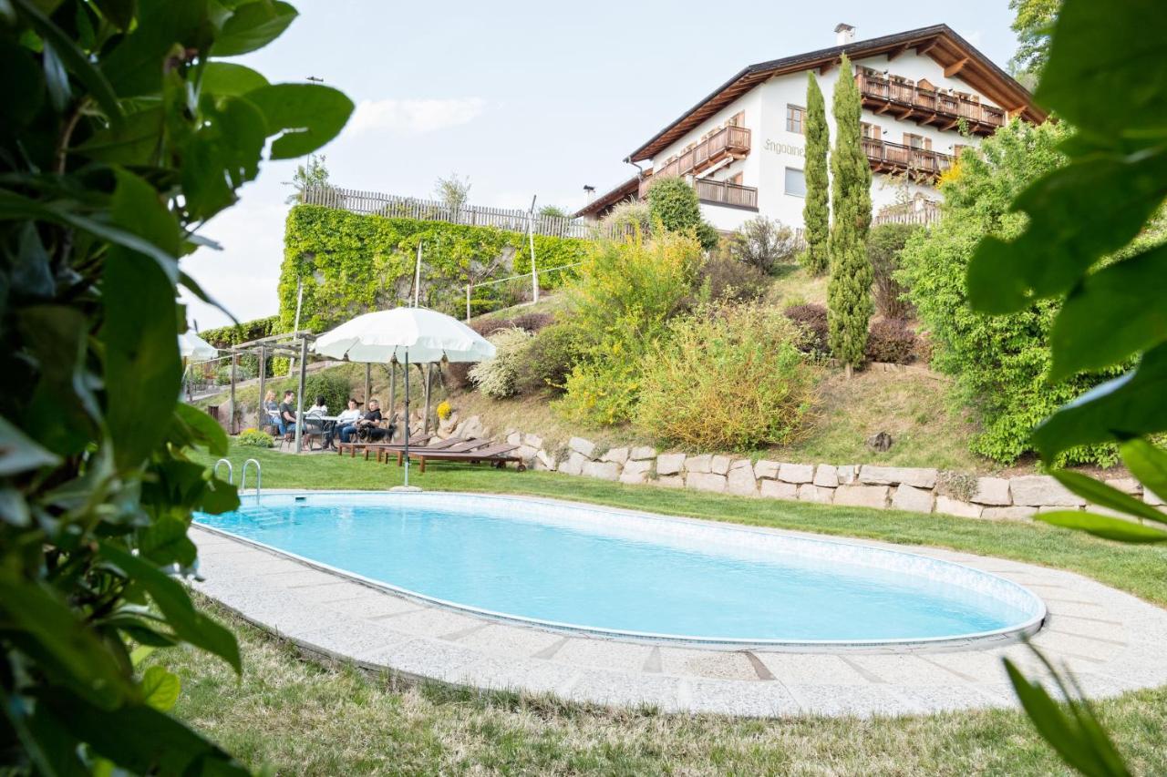 Engadiner Apartments & Wines Montagna Exteriör bild