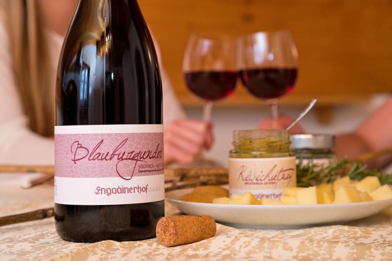 Engadiner Apartments & Wines Montagna Exteriör bild