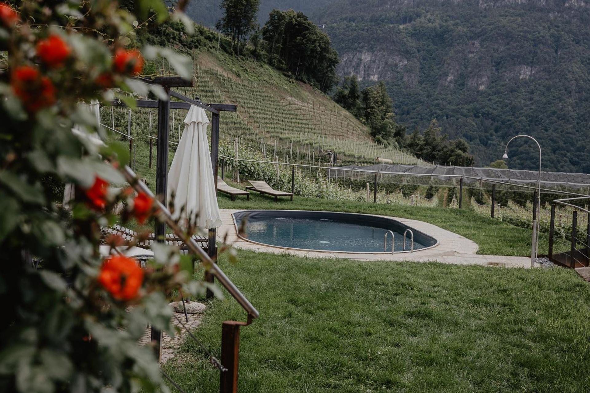 Engadiner Apartments & Wines Montagna Exteriör bild