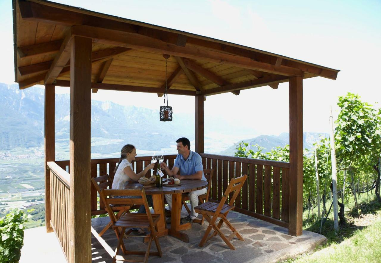 Engadiner Apartments & Wines Montagna Exteriör bild